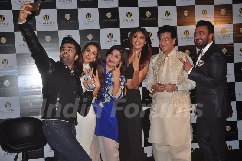 Manish, Farah, Malaika, Jeetendra, Shilpa and Raj Kundra clicking selfies at Launch of Viaan Mobiles