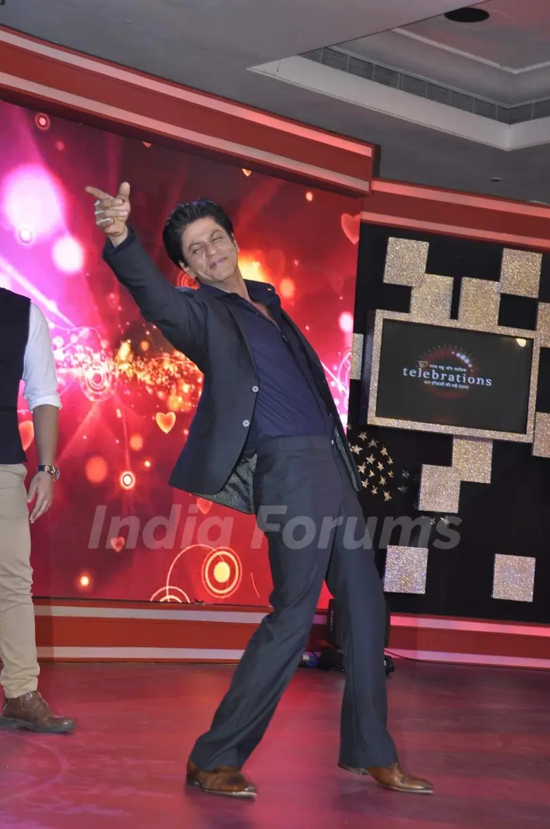 SRK shaking a leg at Saas Bahu Aur Saazish Anniversary
