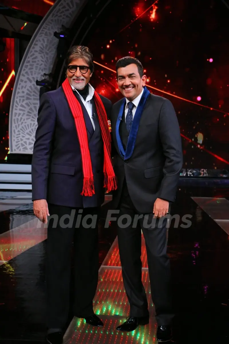 BigB and Sanjeev Kapoor at 'Aaj Ki Raat Hai Zindagi' Show
