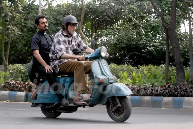 Amitabh Bachchan and Nawazuddin Siddqui riding on scooter around Kolkata shooting for "Te3n"