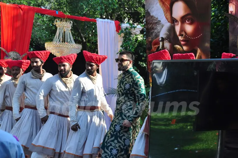 Rnveer Singh performing at Promotions of 'Bajirao Mastani' on 'Swaragini'