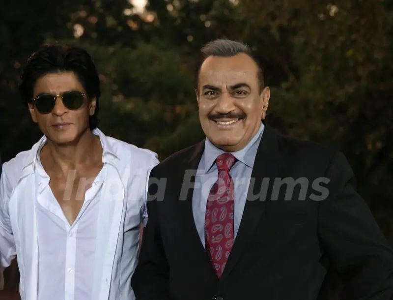 Shah Rukh Khan with Shivaji Satam poses during Promotions of Dilwale on C.I.D