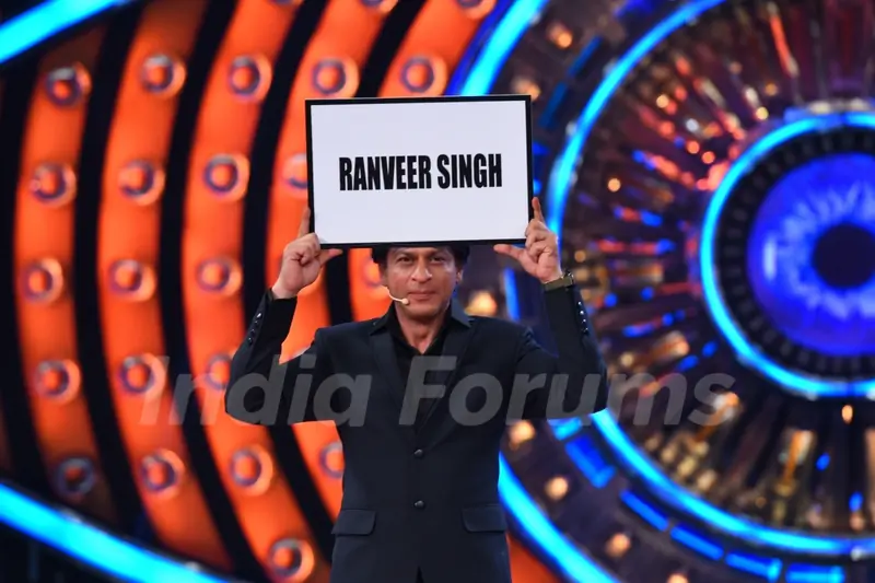 Shah Rukh Khan for Promotions of Dilwale on Bigg Boss 9
