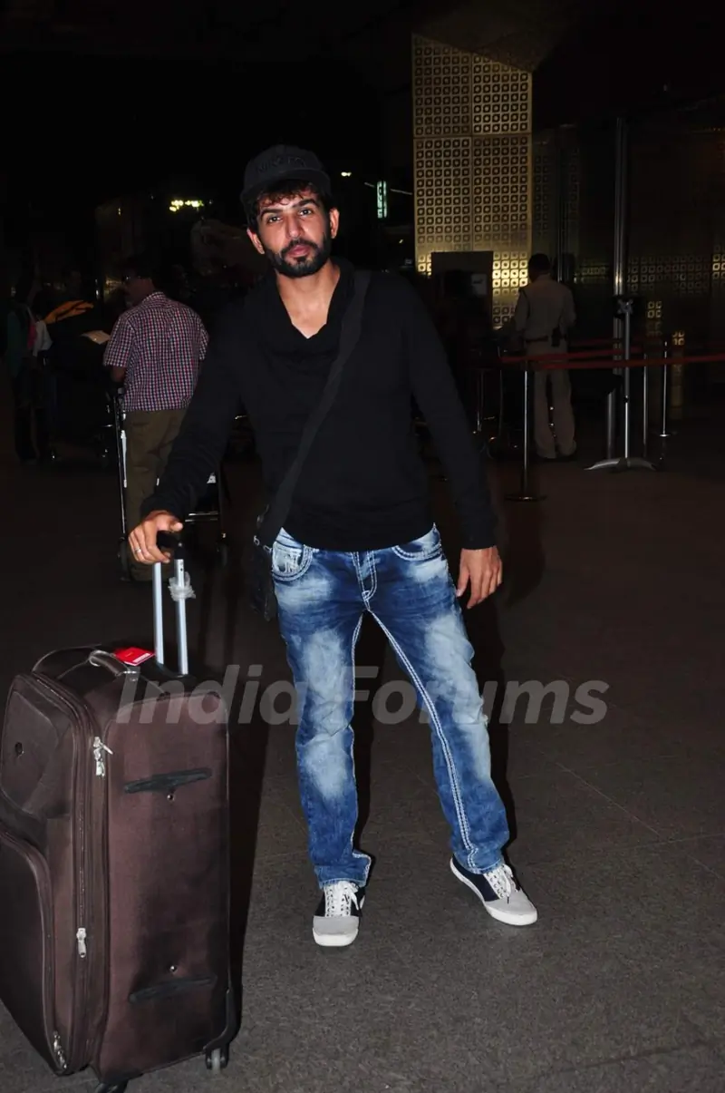 Jay Bhanushali Snapped at Airport
