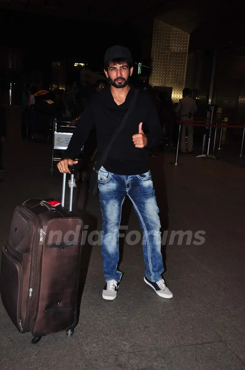 Jay Bhanushali Snapped at Airport