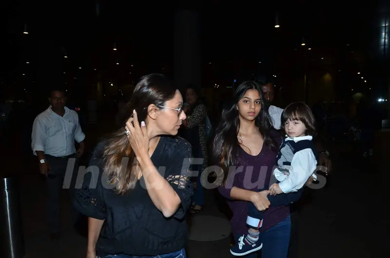 Gauri, Suhana and AbRam Khan Snapped at Airport