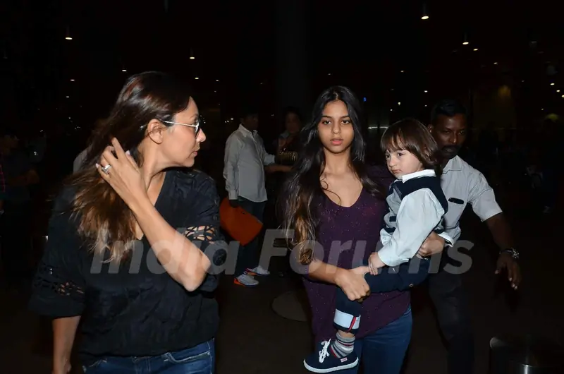 Gauri, Suhana and AbRam Khan Snapped at Airport