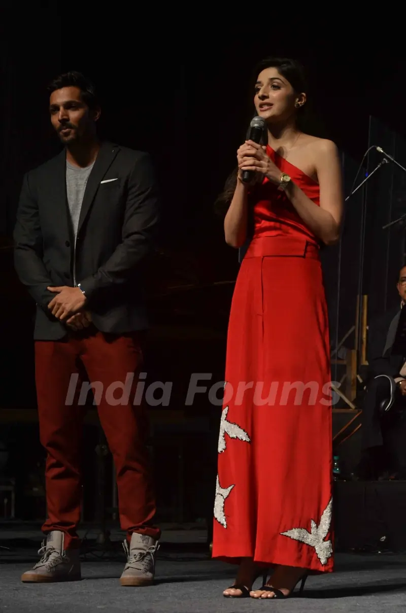 Harshvardhan and Mawra Hocane Promotes Sanam Teri Kasam at Arijit Singh Concert