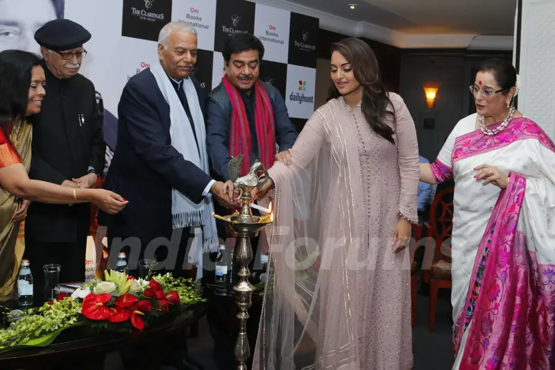 Shri L. K Advaniji, Sonakshi, Poonam and Shatrughan Sinha at Book Launch of 'Anything but Khamosh'