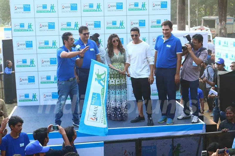 Akshay Kumar and Nimrat Kaur flagged off 'Walk for Health'