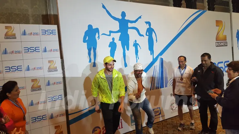 Ishq Forever’ Actors Krishna Chaturvedi and Jaaved Jaaferi Felicitate BSE Marathon Winners