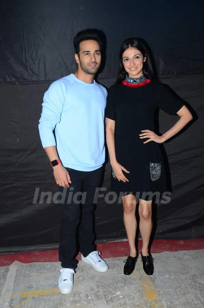 Divya Khosla and Pulkit Samrat for Promotions of Sanam Teri Kasam at College Fest