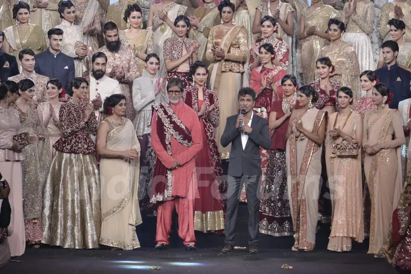 Amitabh Bachchan and Vikram Phadnis at 25th Anniversary Celebration