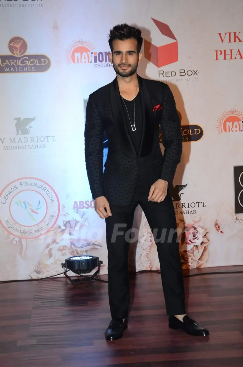 Karan Tacker at Vikram Phadnis' 25th Anniversary Celebration
