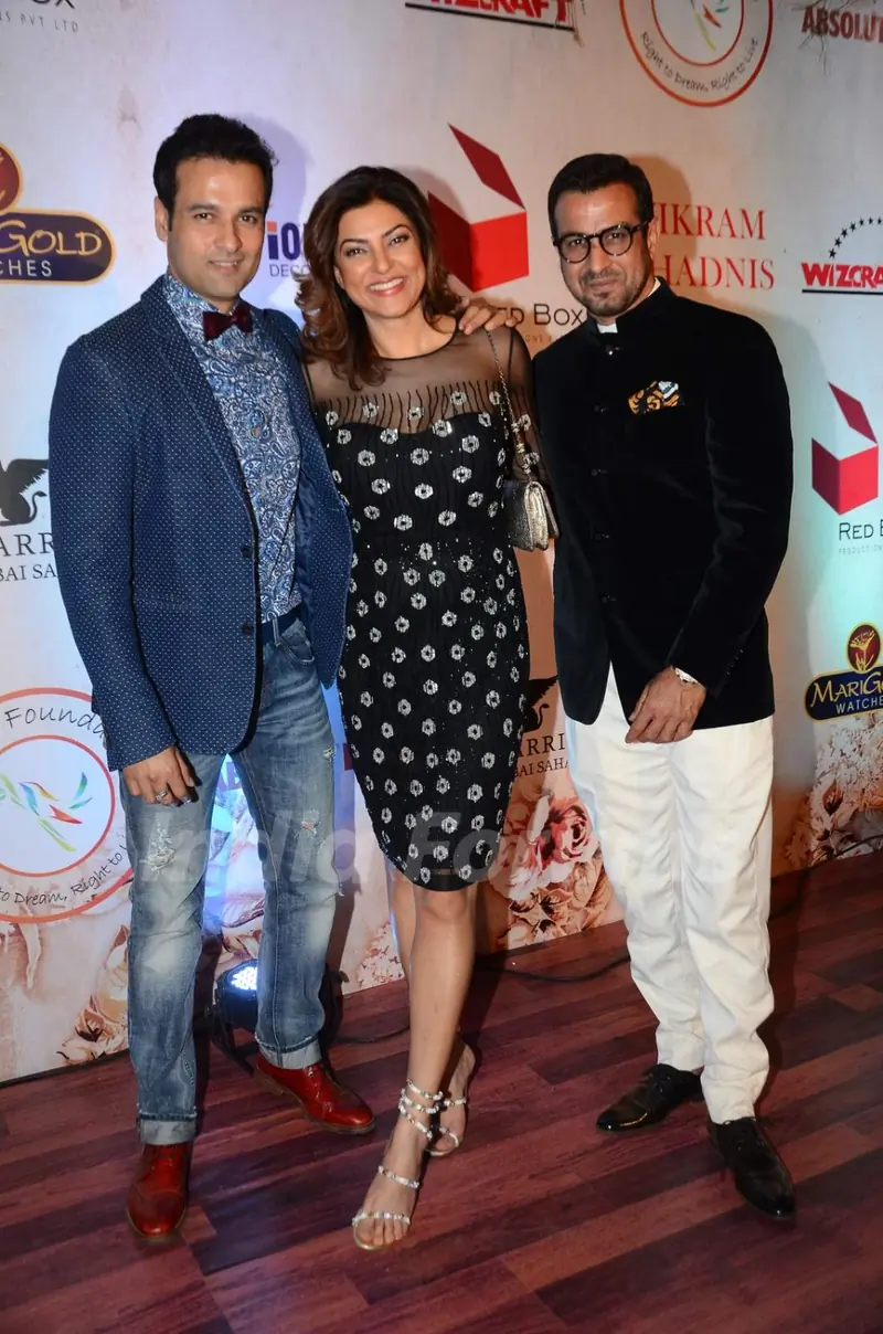 Ronit Roy, Sushmita Sen and Rohit Roy at Vikram Phadnis' 25th Anniversary Celebration