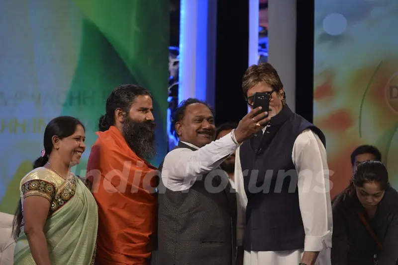 Big B with Yog Guru Baba Ramdev at NDTV Cleanathon