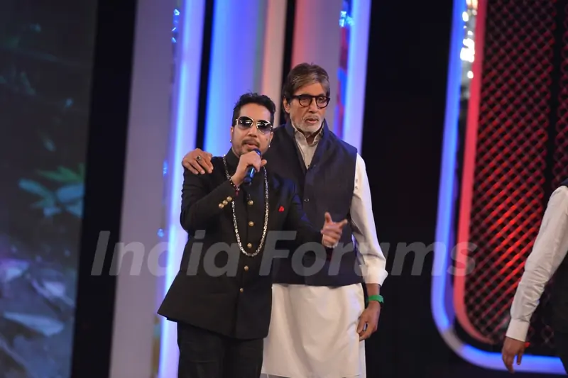 Amitabh Bachchan and Mika Singh at NDTV Cleanathon