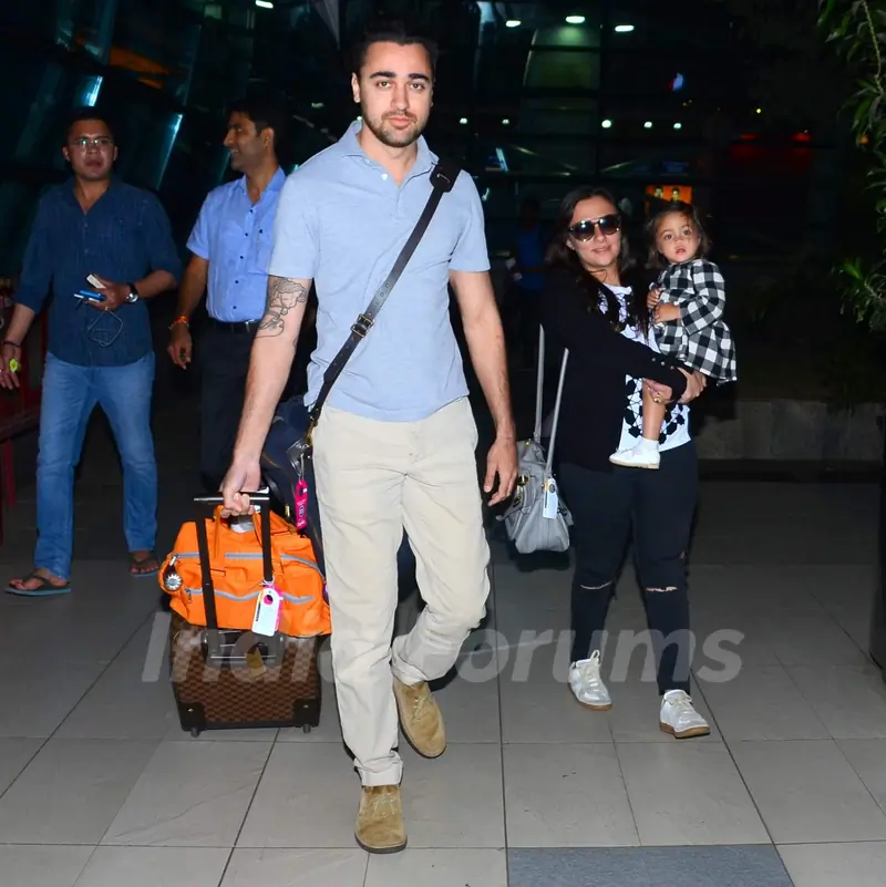 Imran Khan Snapped with wife Avantika and daughter Imara at Airport