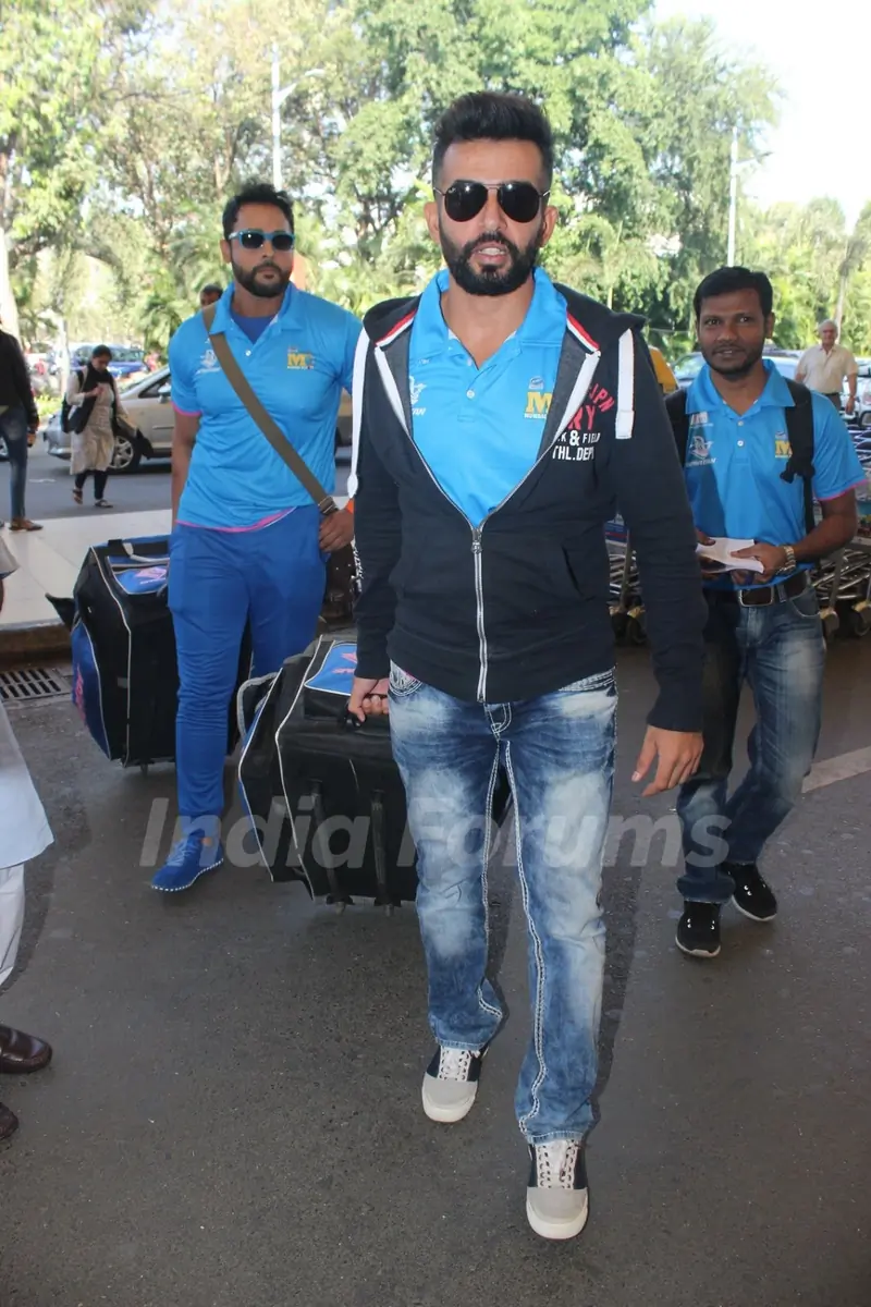 Jay Bhanushali snapped at Airport