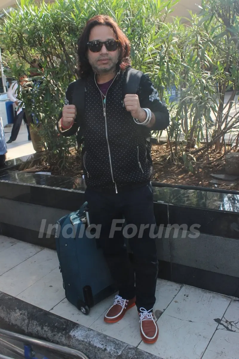 Kailash Kher Snapped at Airport