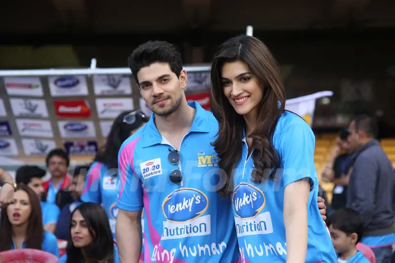 Kriti Sanon and Sooraj Pancholi Snapped at CCL Match in Banglore