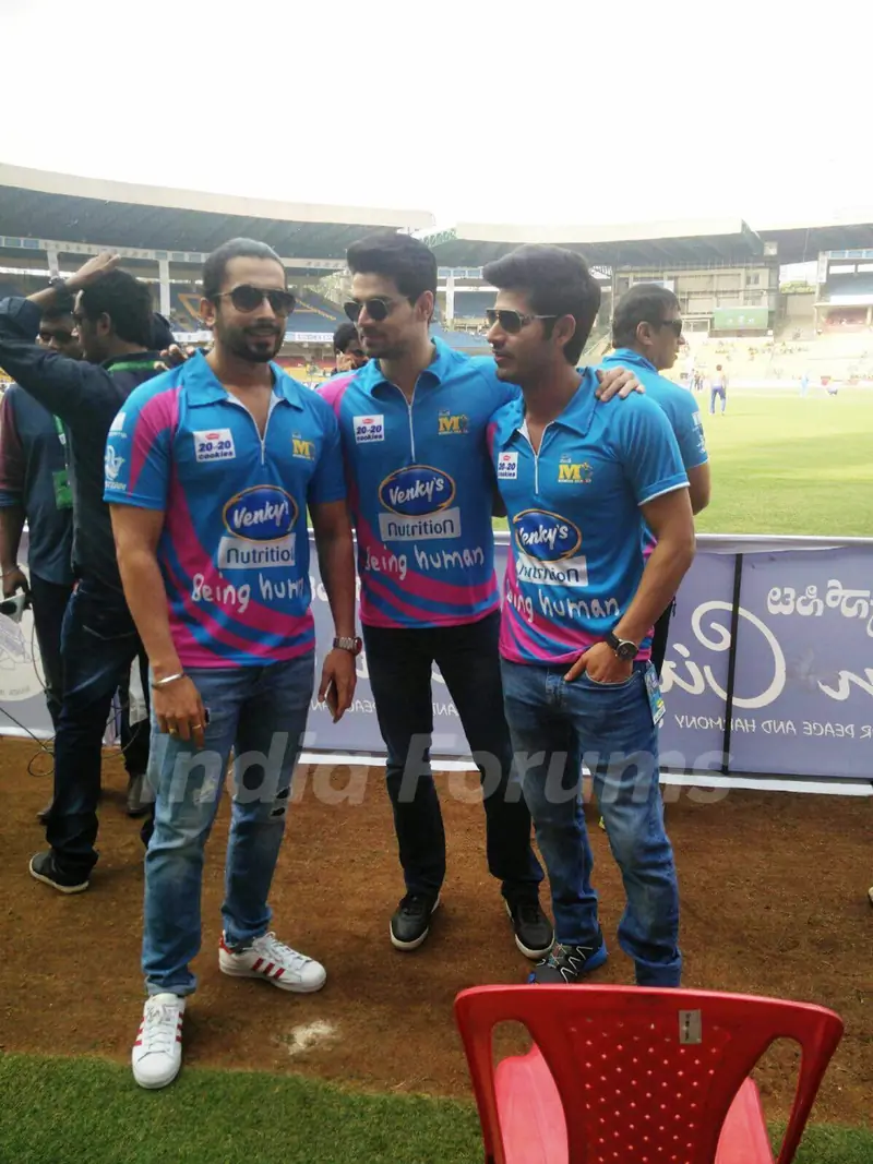 Sunny Singh, Sooraj Pancholi and Omkar Kapoor Snapped at CCL Match in Banglore
