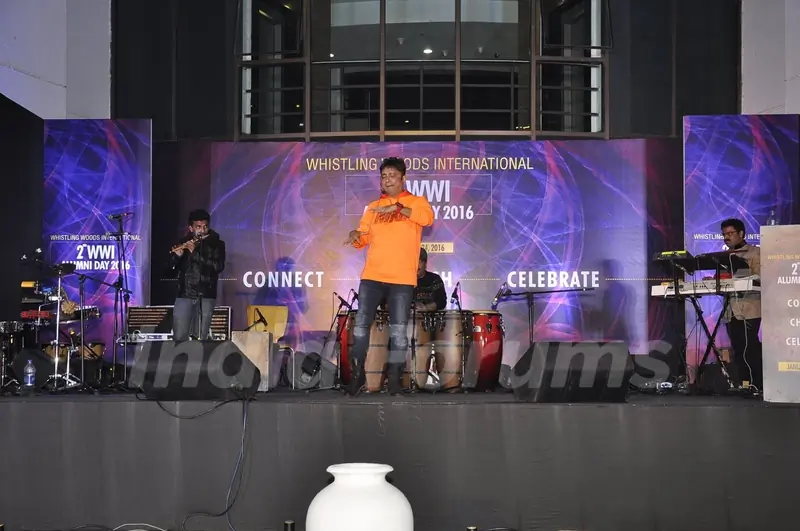Sukhwinder Singh Performs at Subhash Ghai's 71st Birthday Celebration