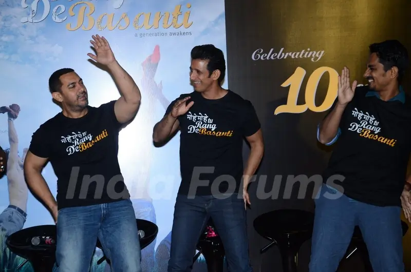 Aamir, Sharman and Siddharth Does 'Loose Control' Step 10years Celebrations of Rang De Basanti