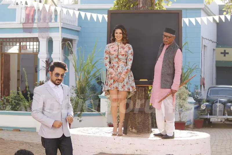 Vir Das and Sunny Leone Promotes Mastizaade on Chidiya Ghar