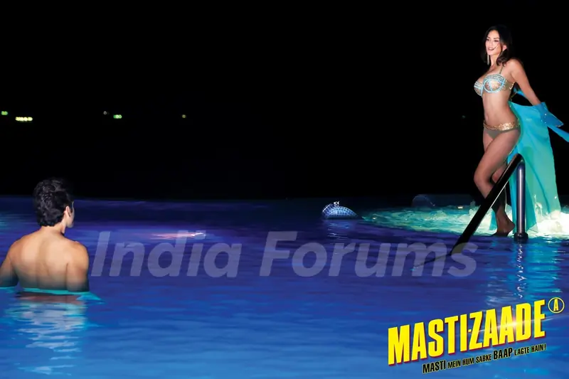 Sunny Leone and Tusshar Kapoor in new Mastizaade Poster