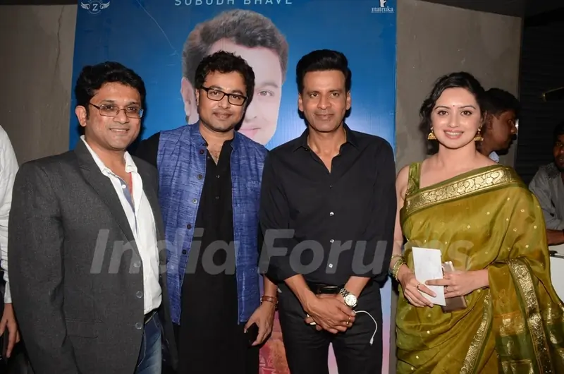 Subodh Bhave, Maoj Bajpayee and Shruti Marathe at Premiere of 'Bandh Nylon Che'