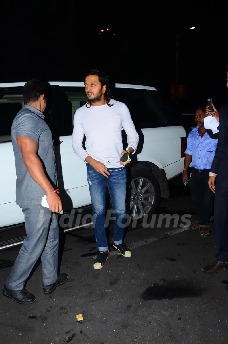 Riteish Deshmukh Snapped at Airport