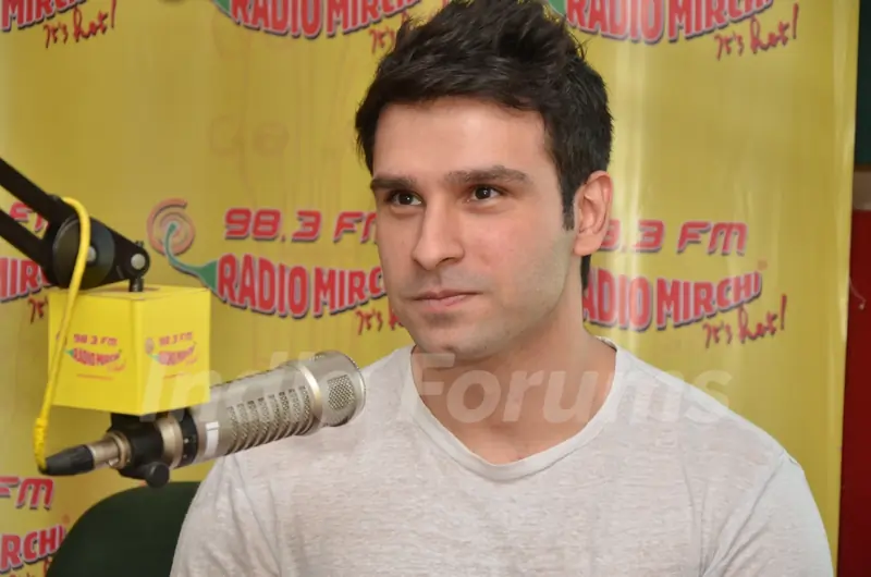 Girish Kumar Goes Live on Radio Mirchi for Promotions of Loveshhuda