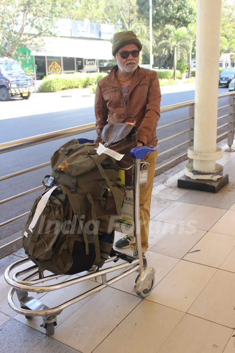Sanjay Mishra Snapped at Airport
