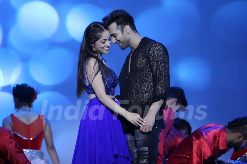 Pulkit and Yami Promotes Sanam Re on Star Plus' Valentine Day Special Episode-Ishkiyaon Dhishkiyaon