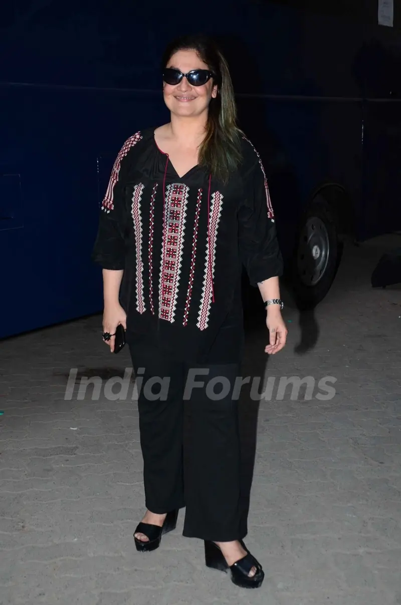 Pooja Bhatt at Launch of film 'Cabaret' & On Location Shoot!