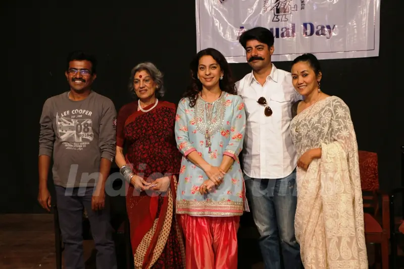 Dolly Thakore, Juhi Chawla and Sushant Singh at Marathi Sahitya Sangh Event