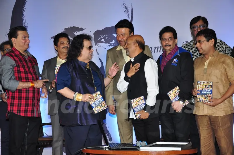 Bollywood Top Singers at Event of Sameer Anjaan Receiving the Guinness World Record Certificate!