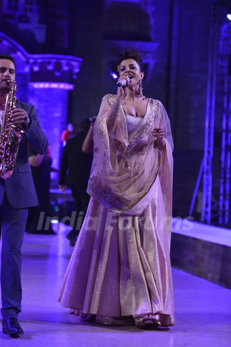 Manasi Scott performs at Anju Modi Show at Make in India Bridal Couture Show