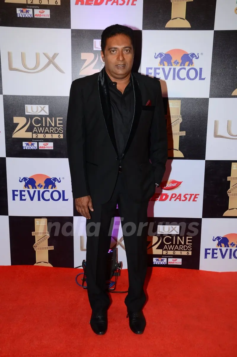 Prakash Raj at Zee Cine Awards 2016