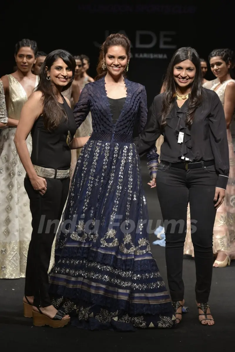 Esha Gupta Walks for Jade
