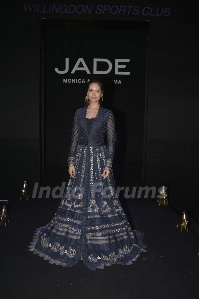 Esha Gupta Walks for Jade