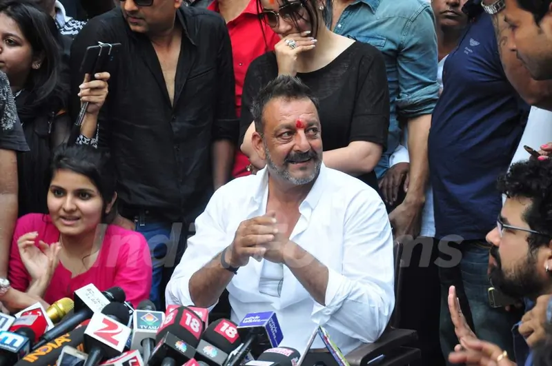 Sanjay Dutt Holds a Press Con at Home post release from Yerwada Jail