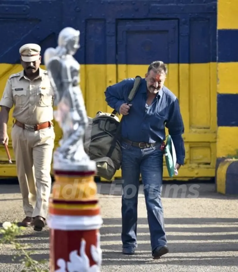 Sanjay Dutt Out of Yerwada Jail.