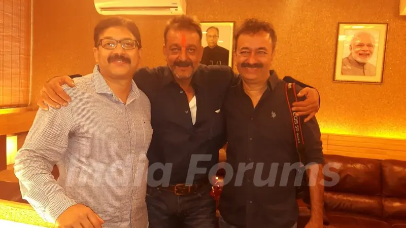 Sanjay Dutt With Rajkumar Hirani after His release from Yerwada Jail