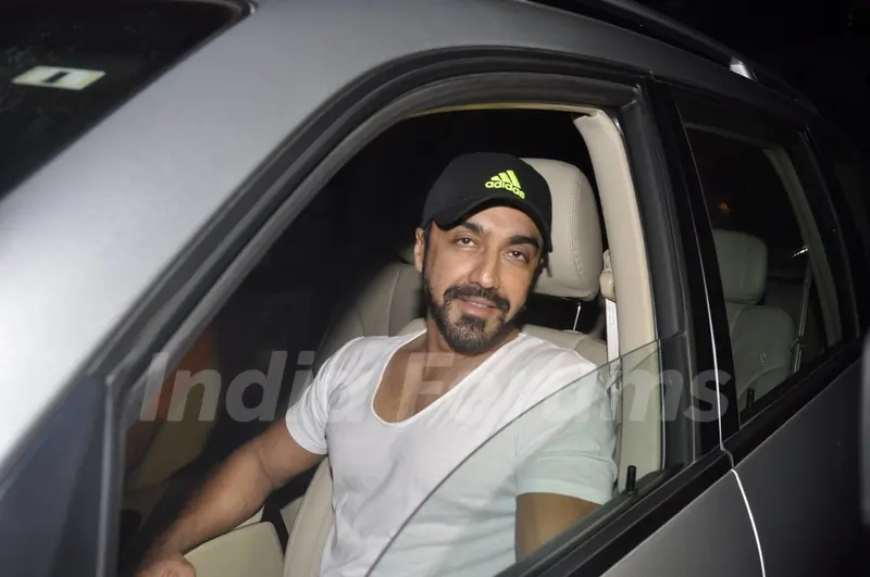 Ashish Chowdhry Meets Sanjay Dutt at his Home!