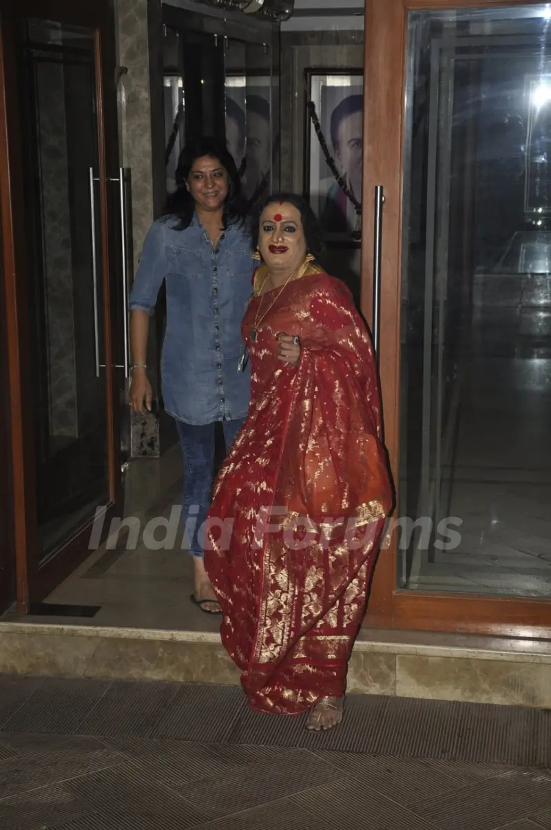 Priya Dutt Meets Sanjay Dutt at his Residence!