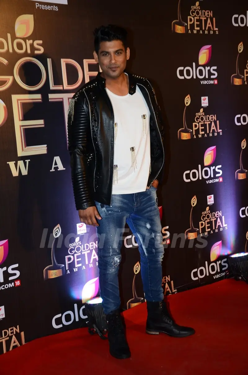 Siddharth Shukla at Golden Petal Awards 2016