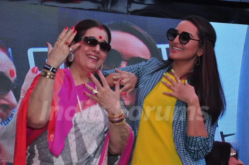 Sonakshi Sinha at Guiness Book of World Record Event