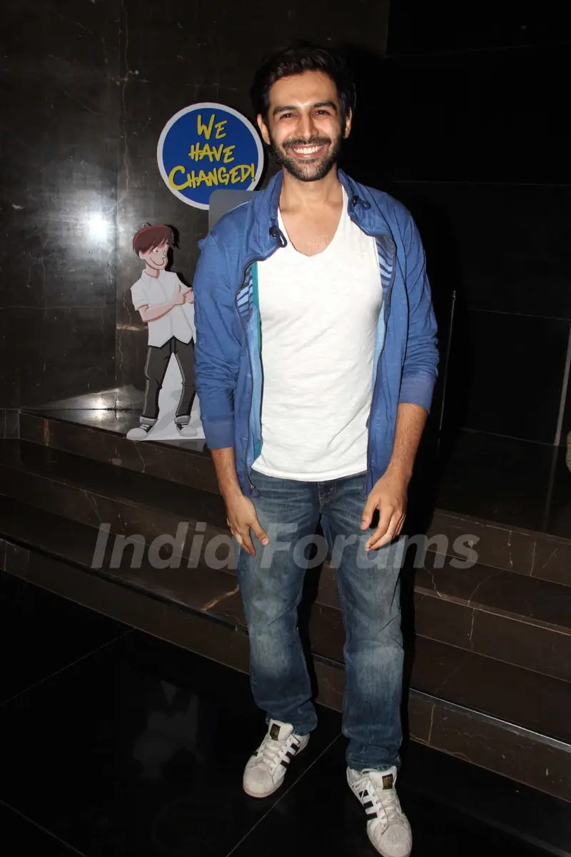 Kartik Aaryan with Pyaar Ka Punchnama 2 Team Reunites at Special Screening of 'Race'